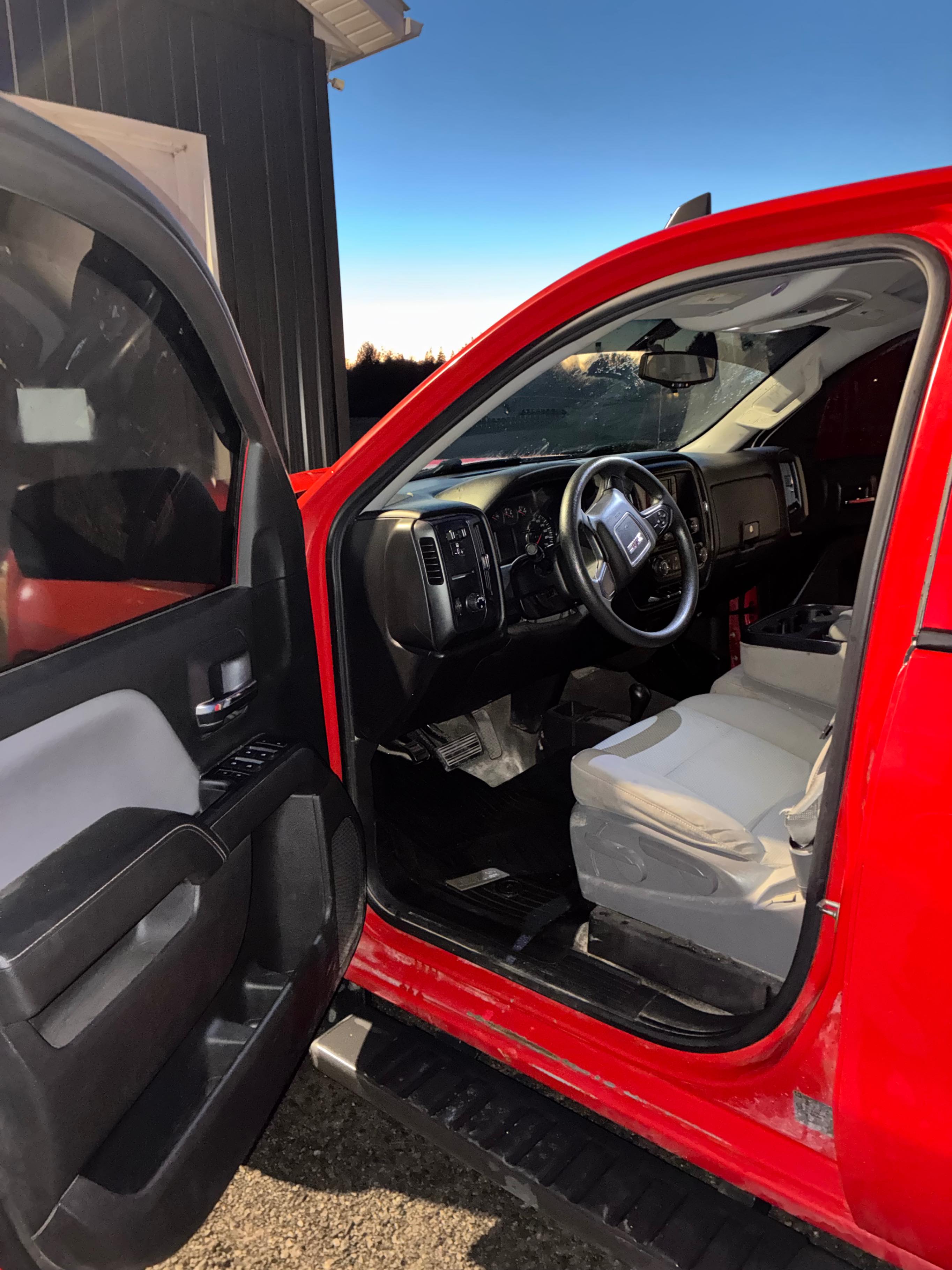 Снимка 5 от търг – 2015 GMC SIERRA 1500 4WD CREW CAB с VIN 3GTU2TEC7FG303653