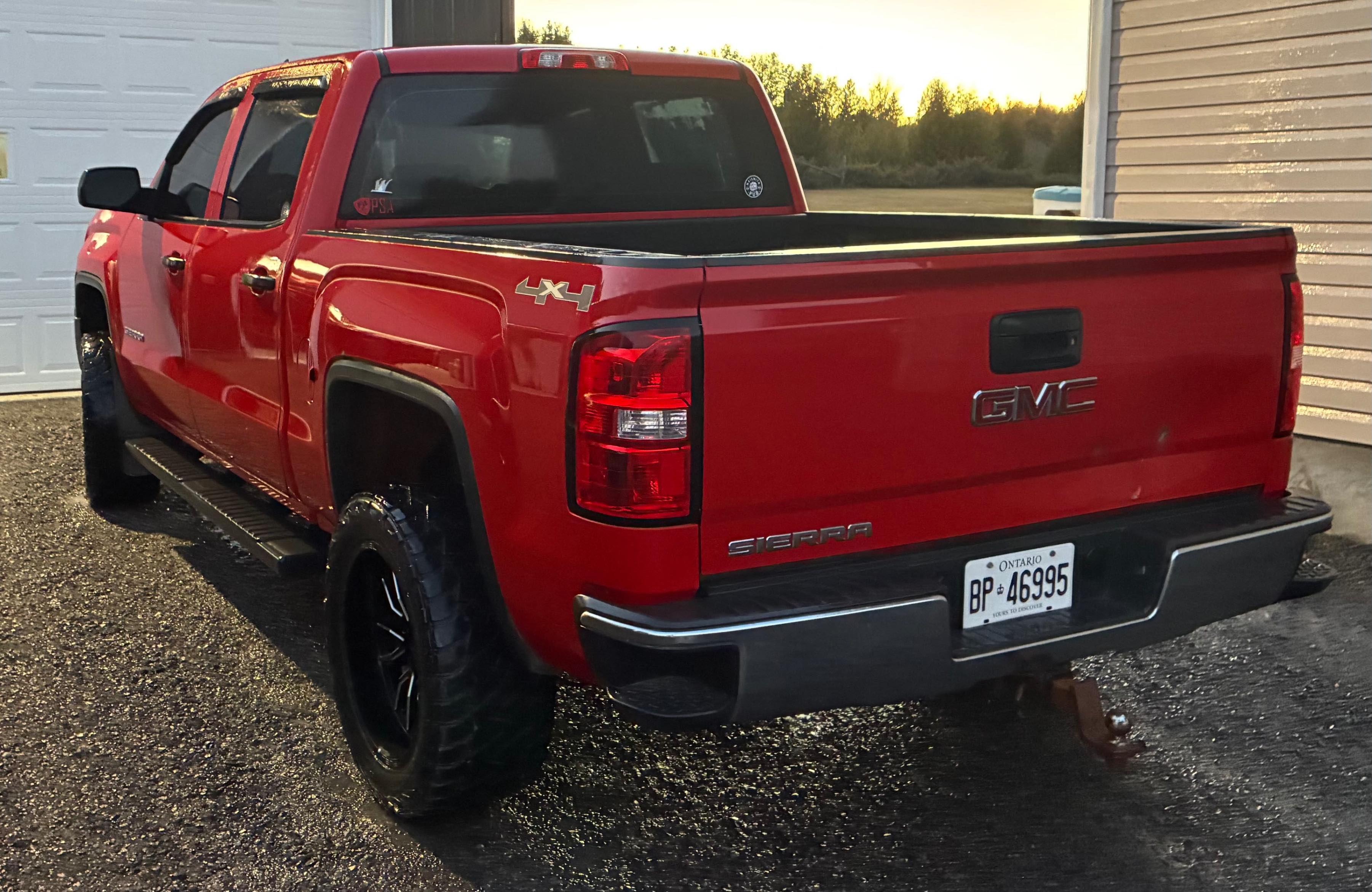 Снимка 4 от търг – 2015 GMC SIERRA 1500 4WD CREW CAB с VIN 3GTU2TEC7FG303653