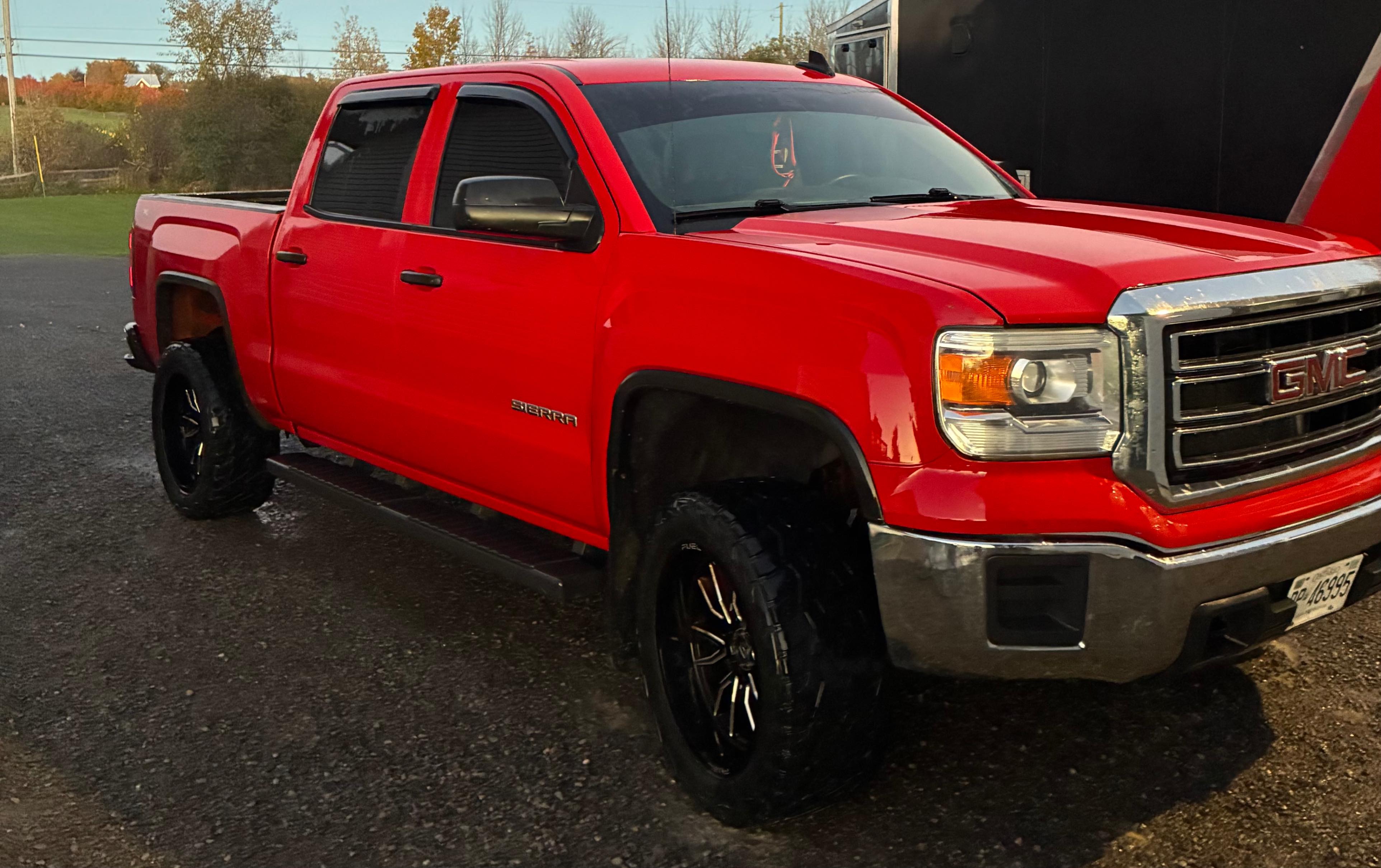 Снимка 3 от търг – 2015 GMC SIERRA 1500 4WD CREW CAB с VIN 3GTU2TEC7FG303653