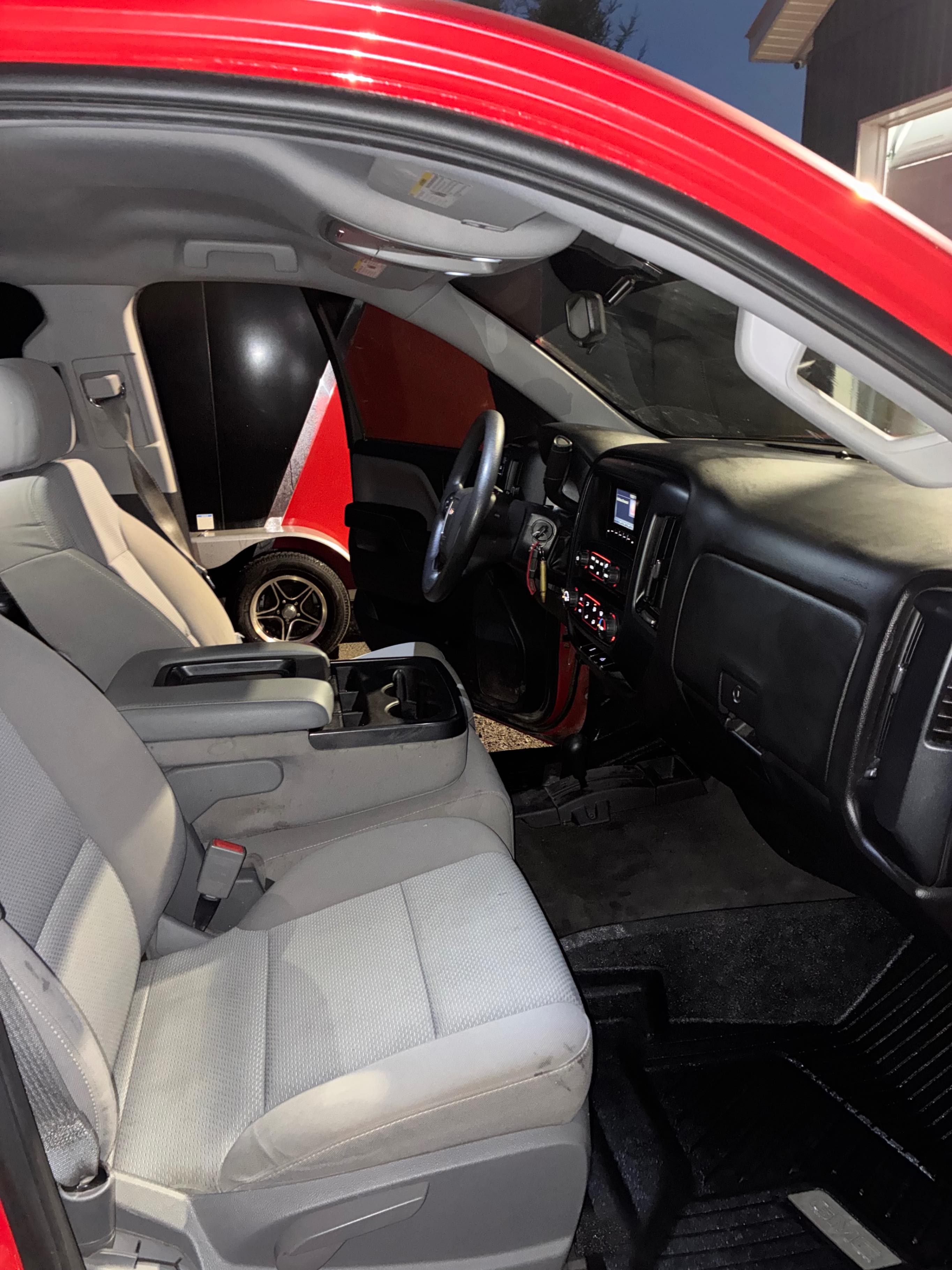 Снимка 11 от търг – 2015 GMC SIERRA 1500 4WD CREW CAB с VIN 3GTU2TEC7FG303653