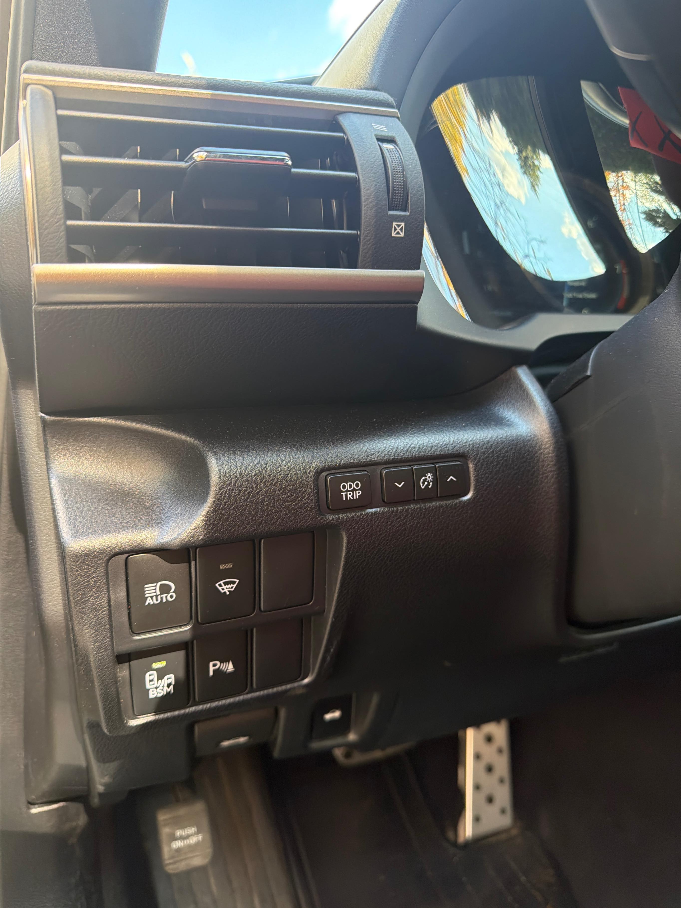 Photo 14 from auction – 2020 LEXUS IS IS 300 with VIN JTHG81F23L5040388