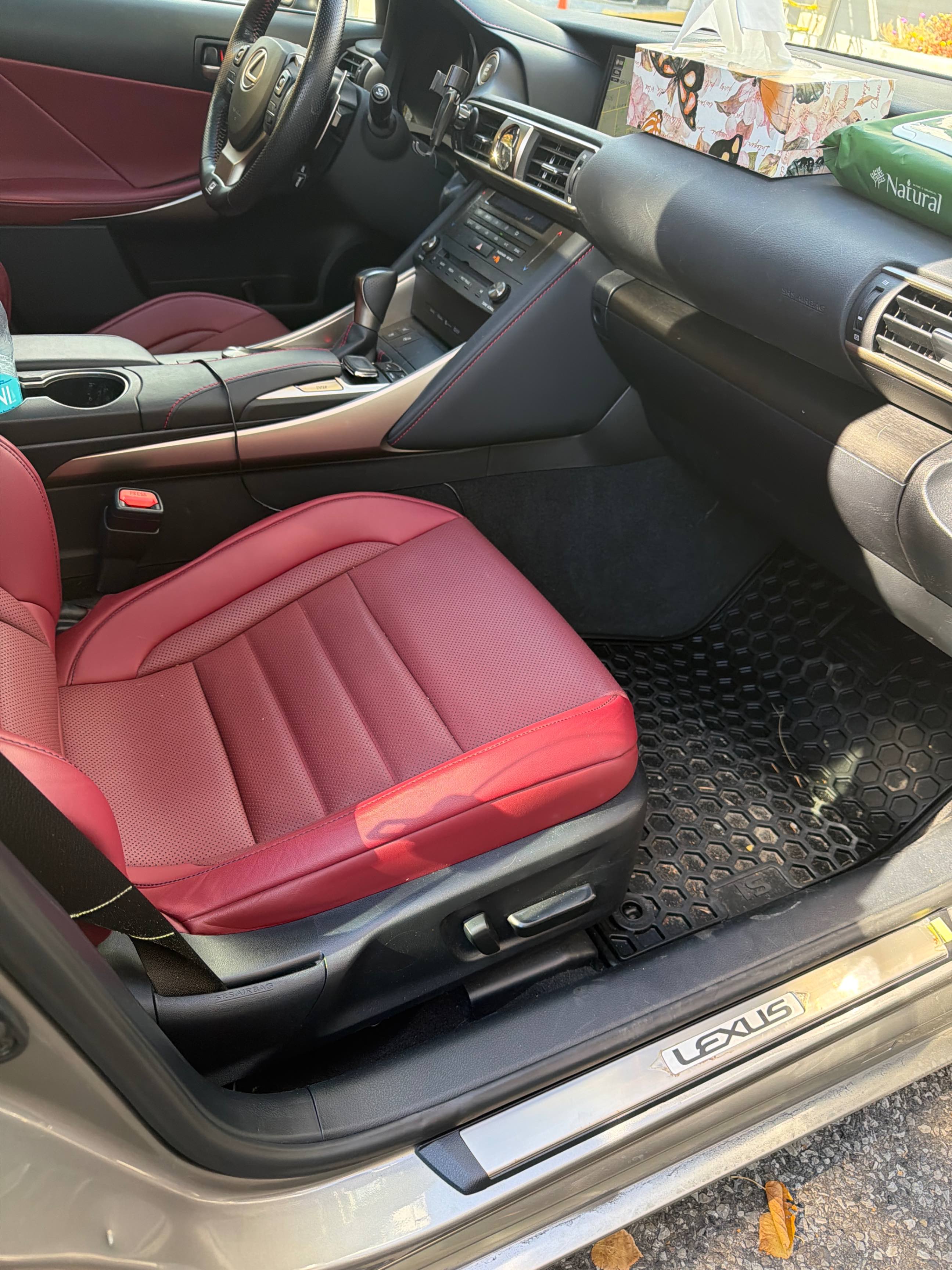 Photo 15 from auction – 2020 LEXUS IS IS 300 with VIN JTHG81F23L5040388