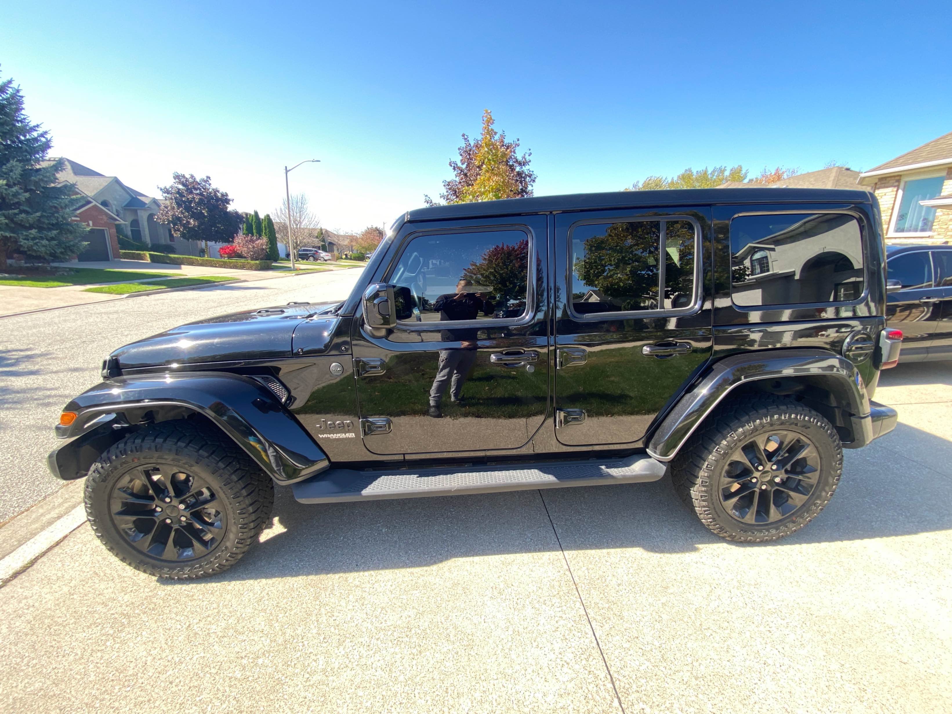 Снимка 2 от търг – 2021 JEEP WRANGLER UNLIMITED HIGH ALTITUDE с VIN 1C4HJXEG1MW541351