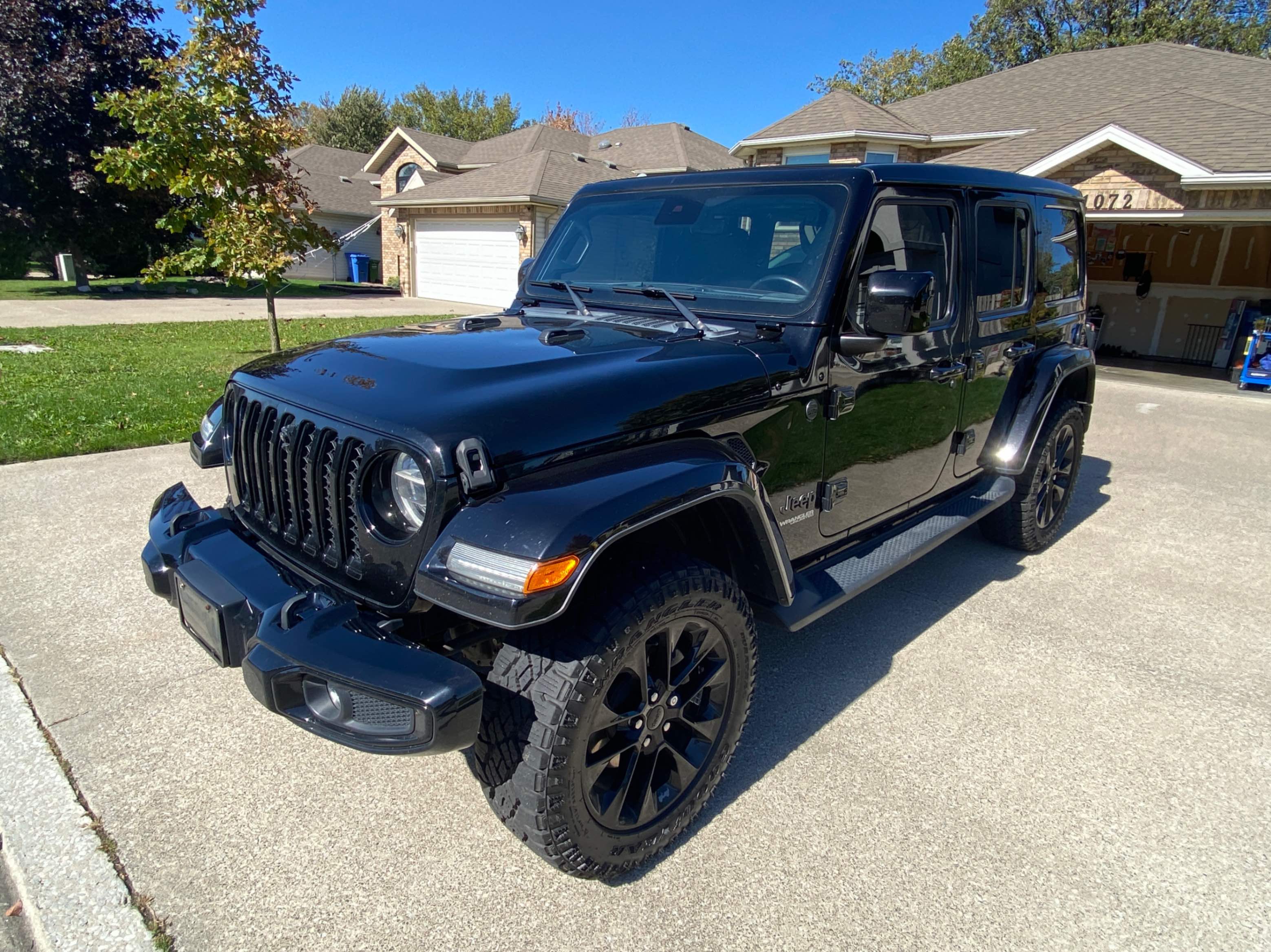 JEEP WRANGLER UNLIMITED HIGH ALTITUDE 2021 с VIN 1C4HJXEG1MW541351 - Снимка от търг