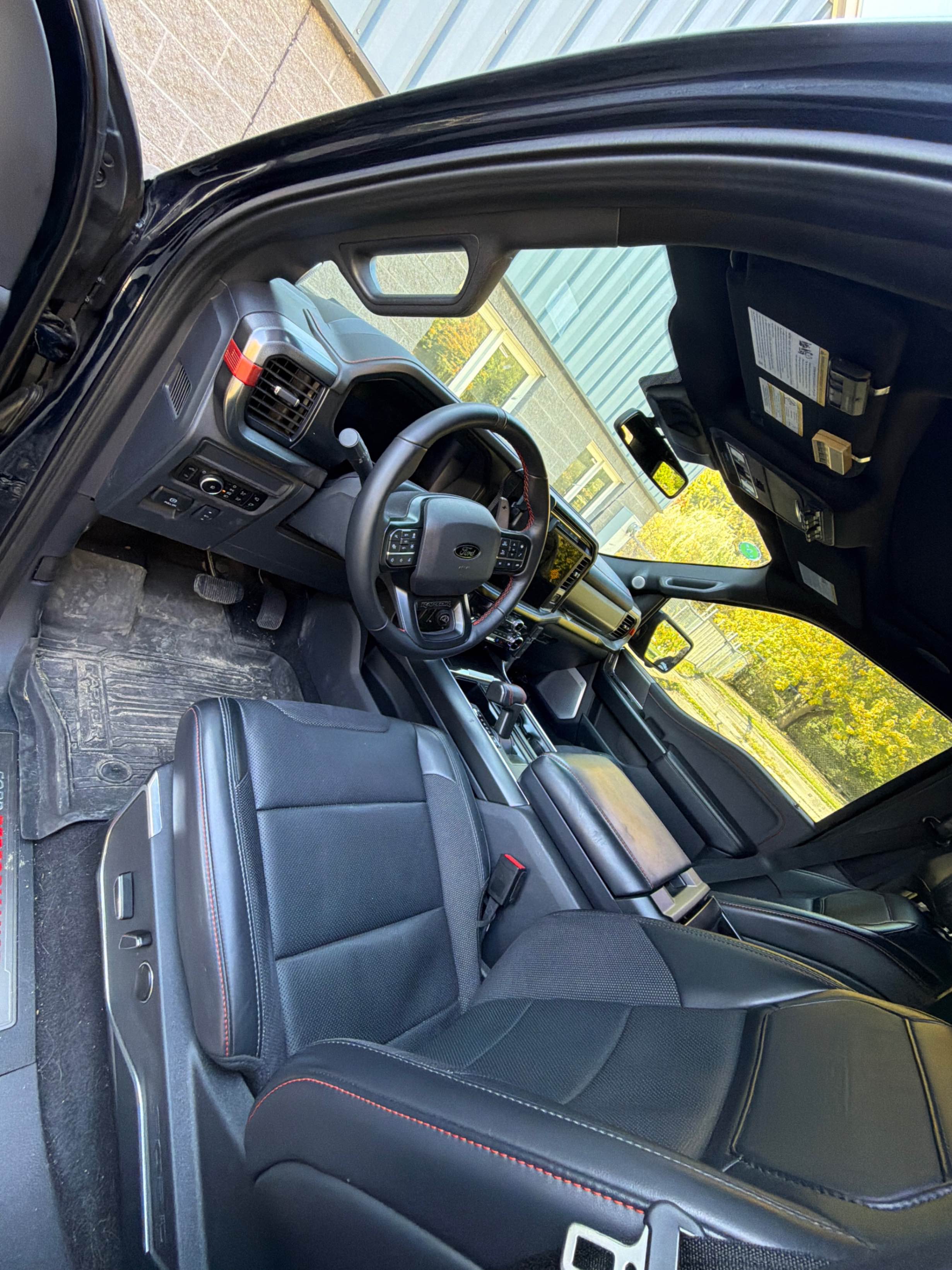 Снимка 4 от търг – 2026 FORD F-150 RAPTOR с VIN 1FTFW1RG0TFA59680