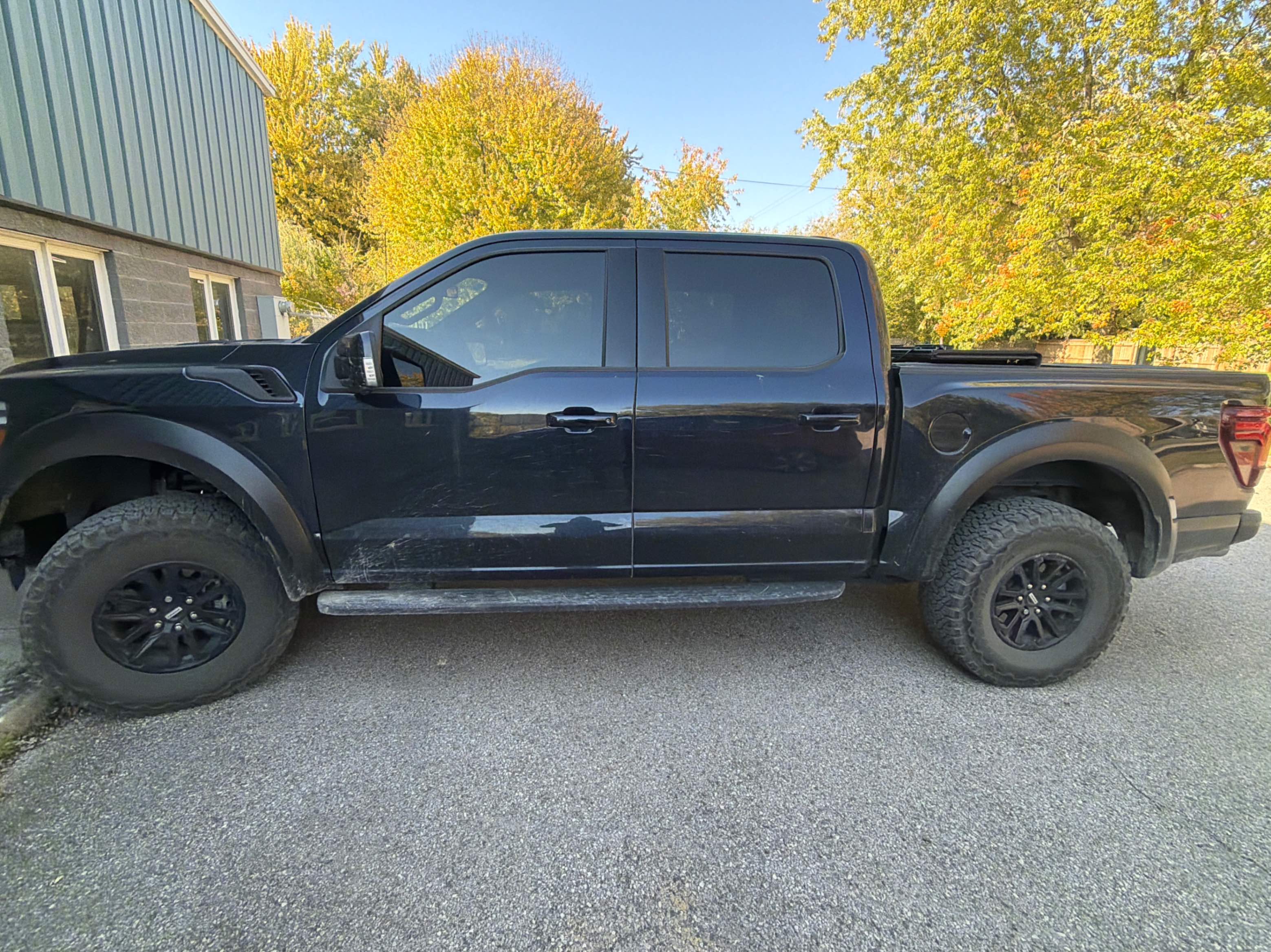 Снимка 2 от търг – 2026 FORD F-150 RAPTOR с VIN 1FTFW1RG0TFA59680