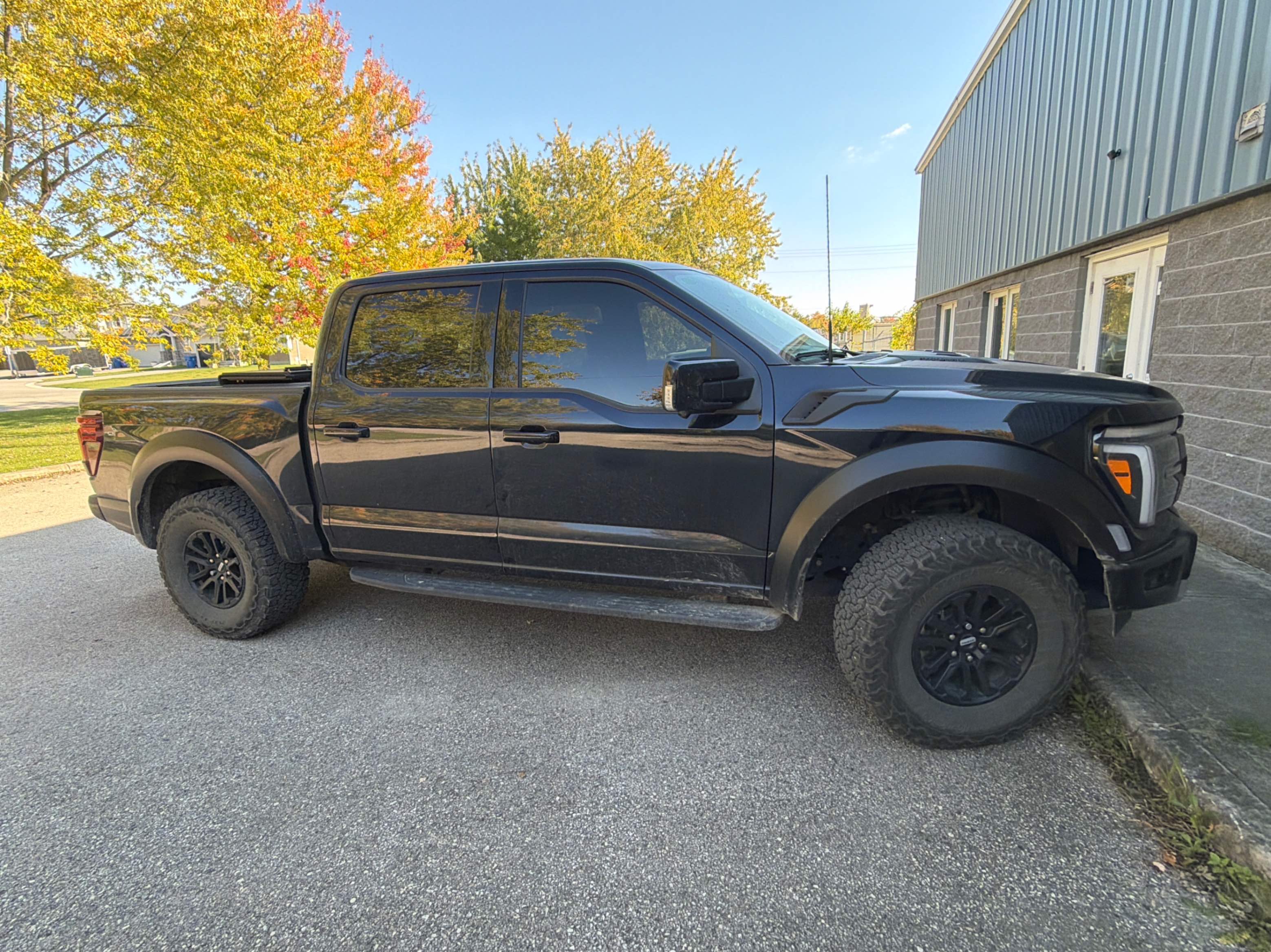Снимка 3 от търг – 2026 FORD F-150 RAPTOR с VIN 1FTFW1RG0TFA59680