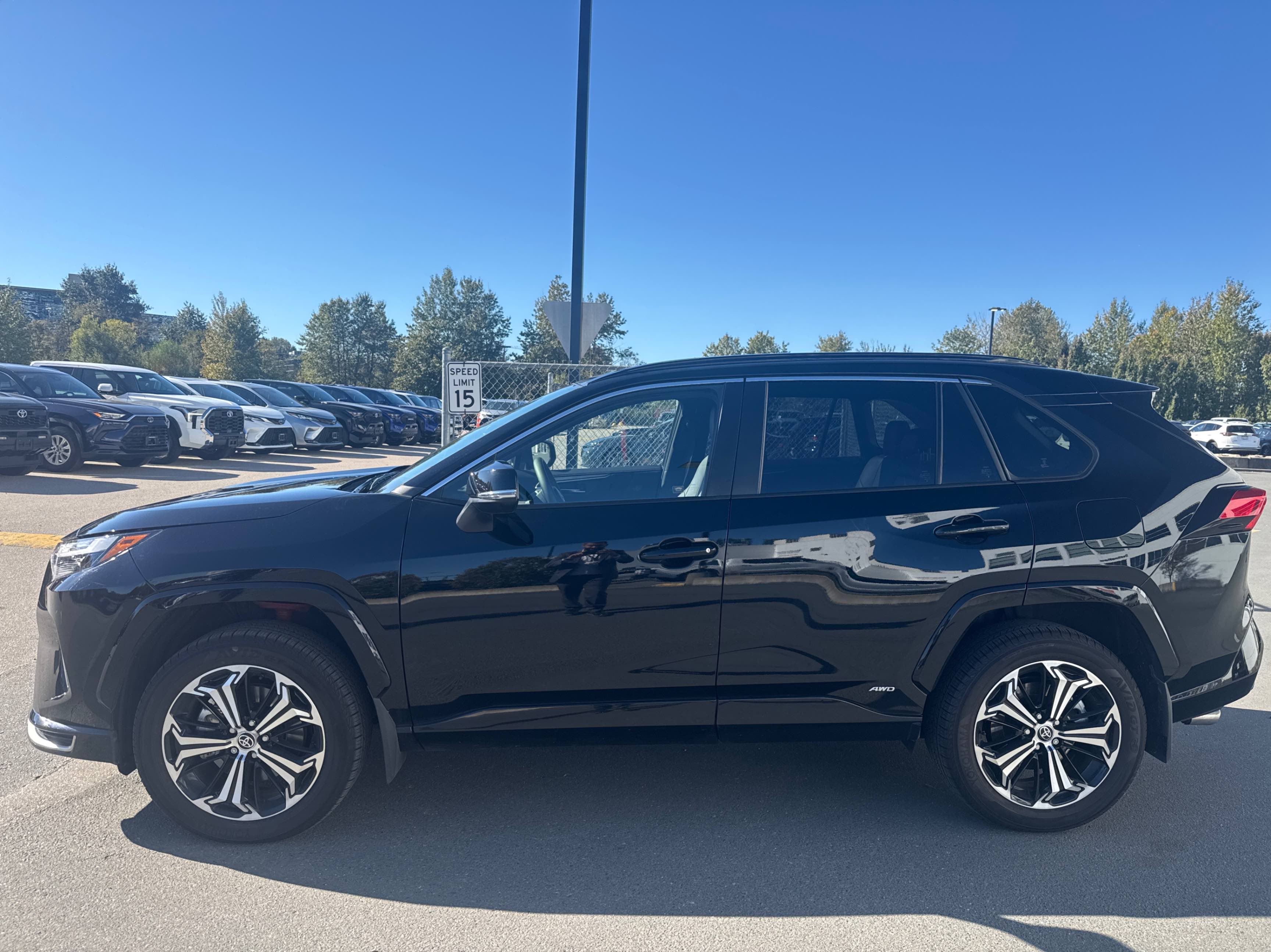 Снимка 2 от търг – 2025 TOYOTA RAV4 PLUG-IN HYBRID AWD с VIN JTMGB3FV9SD265587