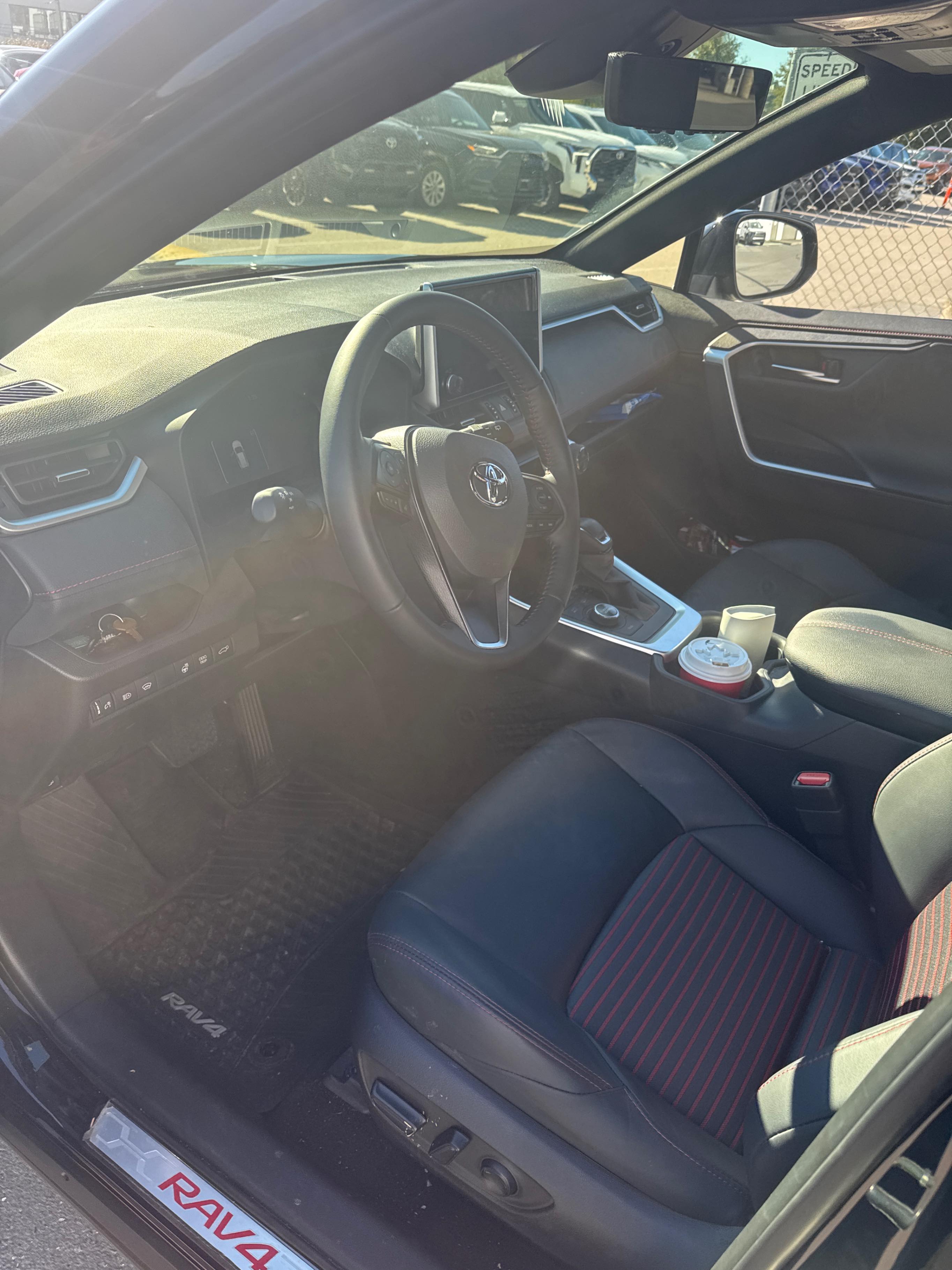 Снимка 5 от търг – 2025 TOYOTA RAV4 PLUG-IN HYBRID AWD с VIN JTMGB3FV9SD265587