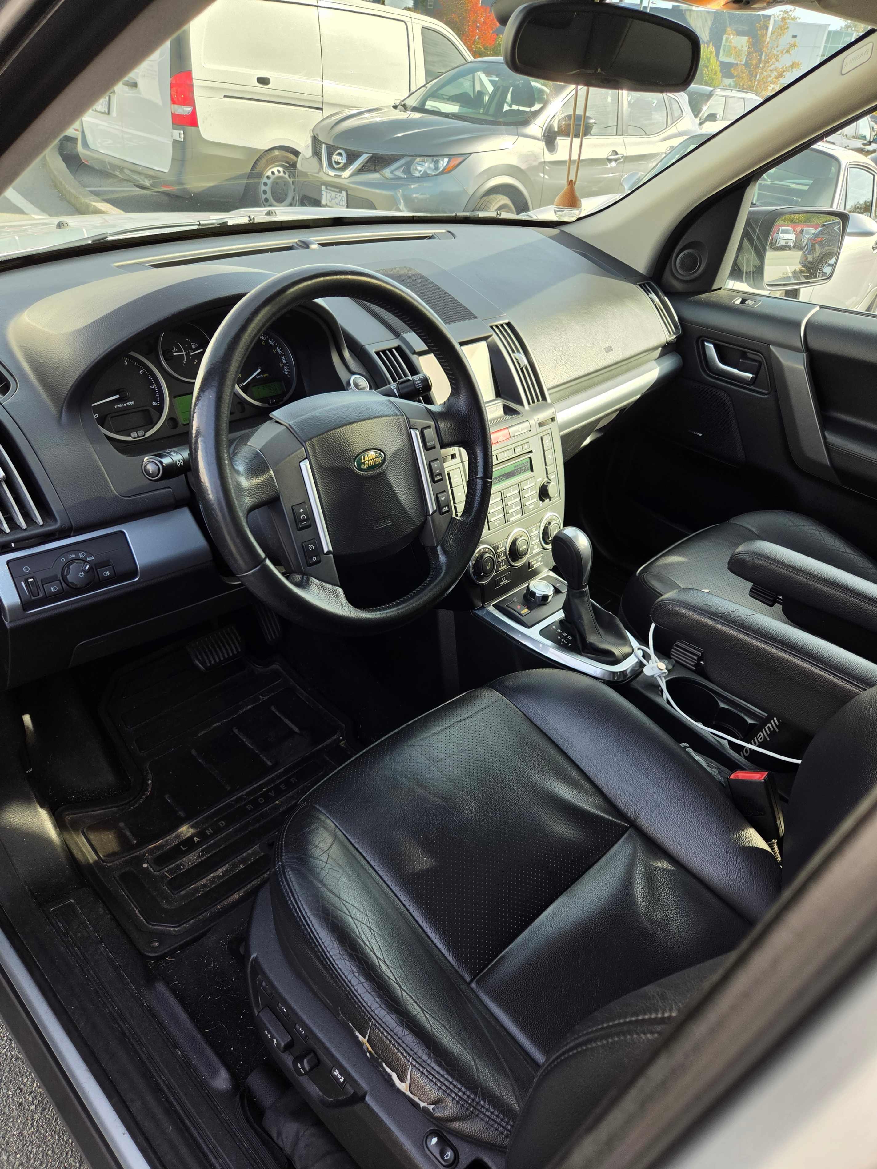 Снимка 5 от търг – 2008 LAND ROVER LR2 AWD 4DR с VIN SALFP24N38H038769