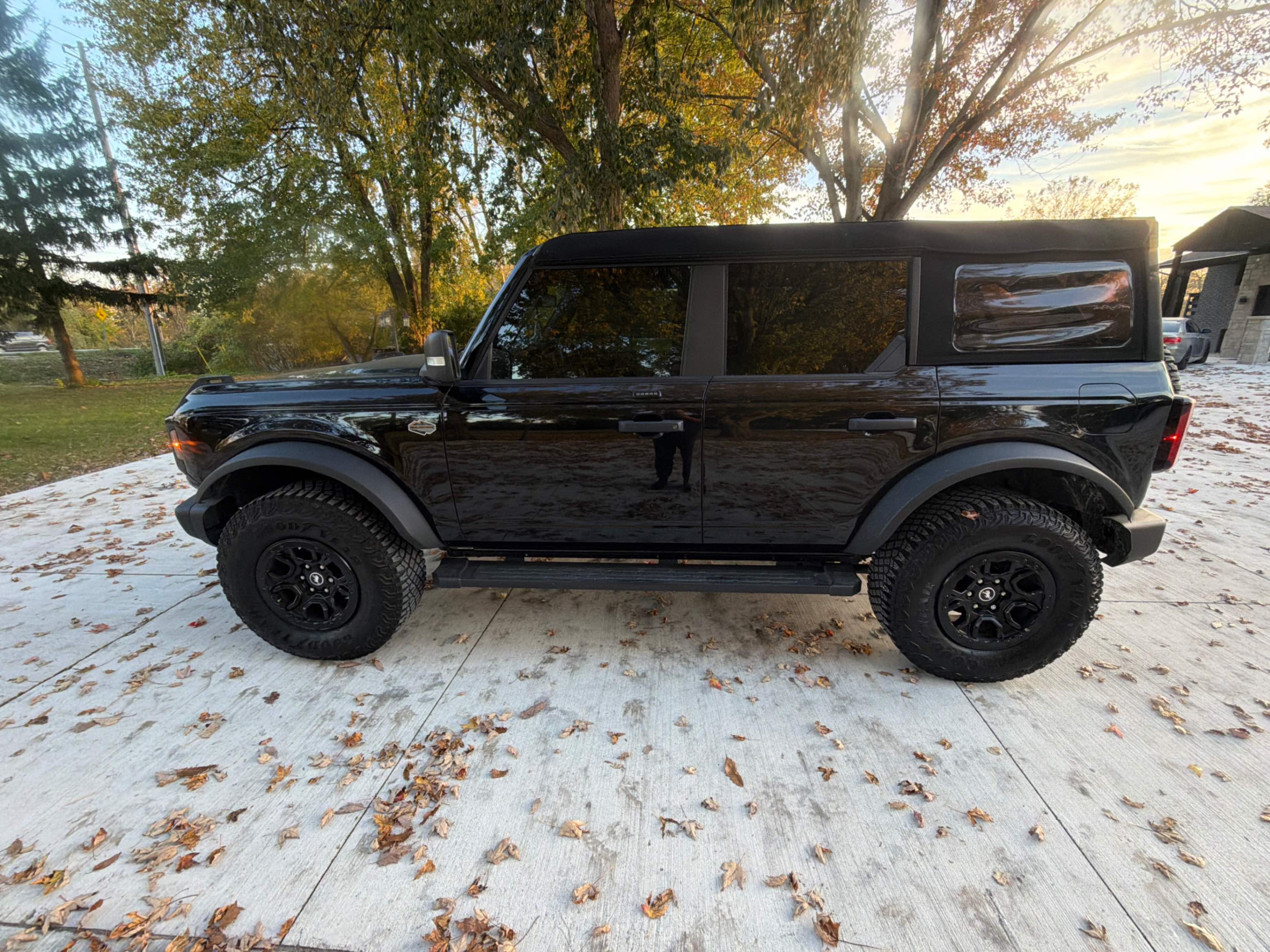 Снимка 2 от търг – 2023 FORD BRONCO 4 DOOR ADVANCED 4X4 с VIN 1FMEE5DP1PLB64194