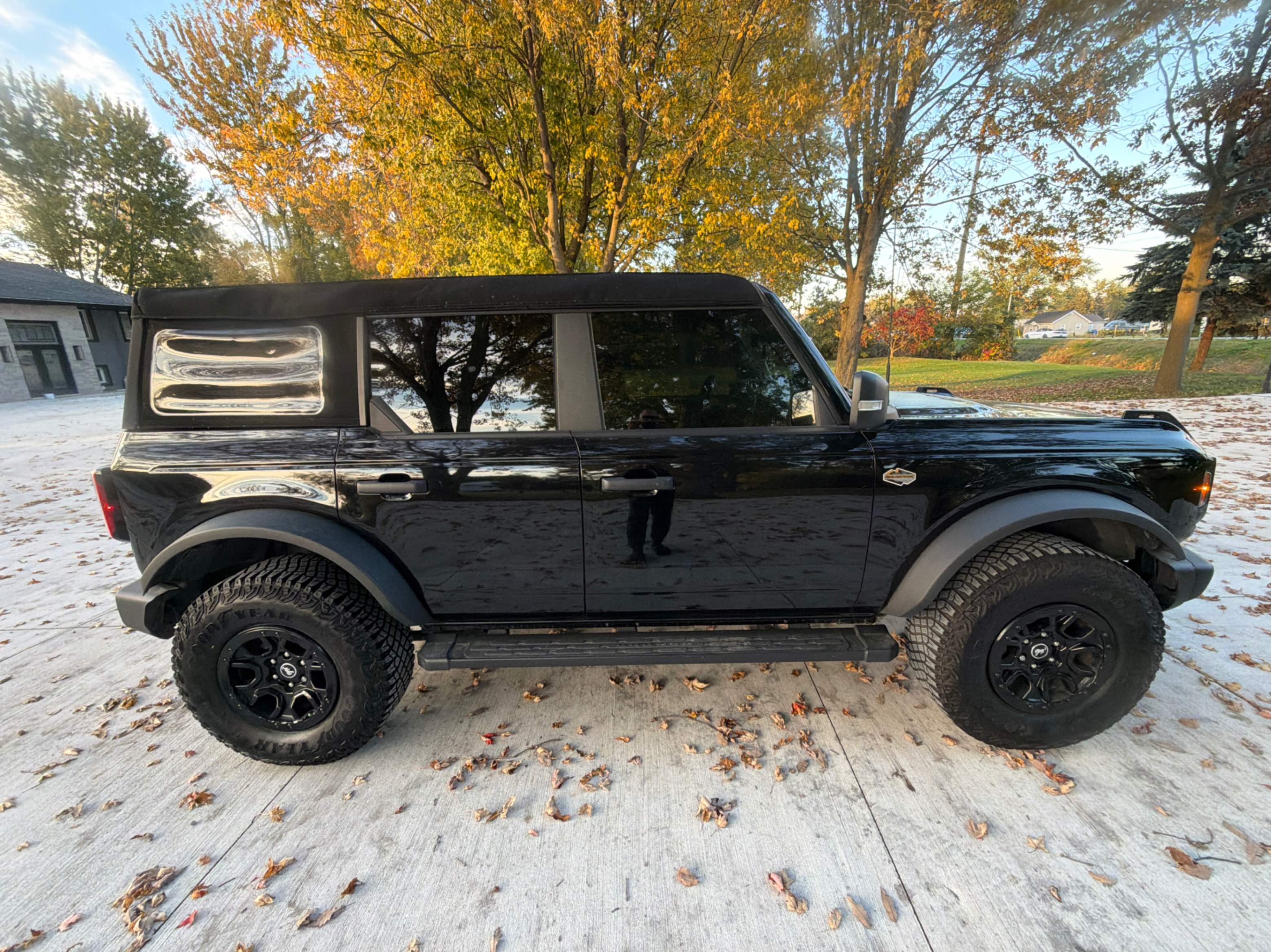 Снимка 3 от търг – 2023 FORD BRONCO 4 DOOR ADVANCED 4X4 с VIN 1FMEE5DP1PLB64194